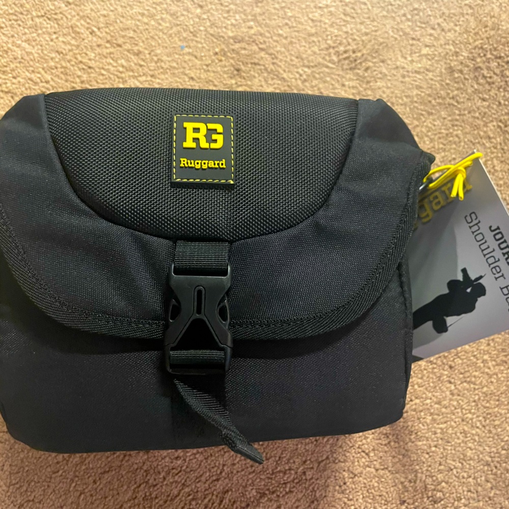 Duggar’s Journey 34 DSLR shoulder camera bag, black